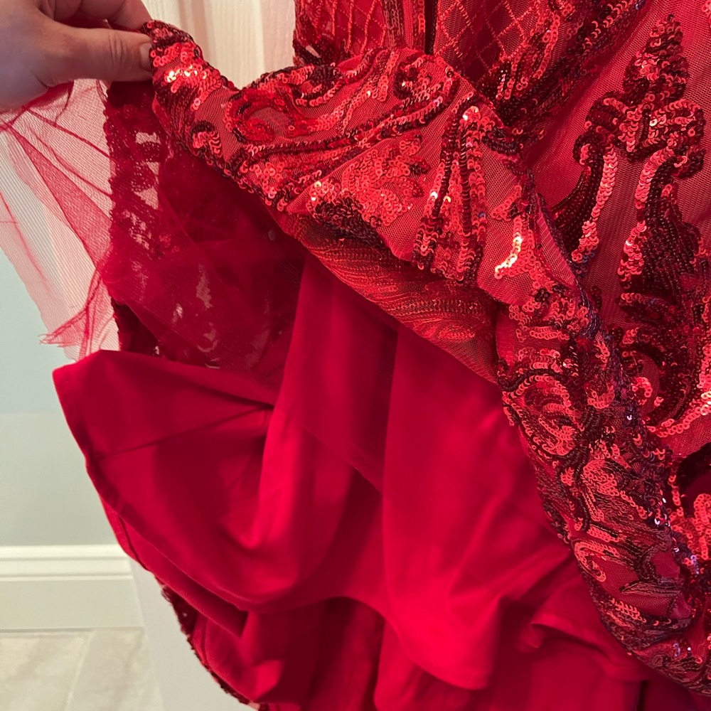 Gorgeous Amarra red sequin evening gown in size 4 - Picture 6 of 15